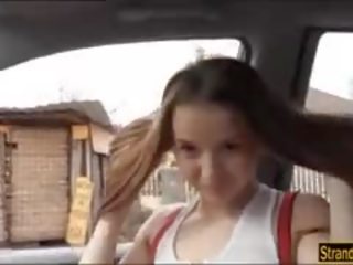 Atractivo adolescente autostopista olivia grace consigue follada por tipo