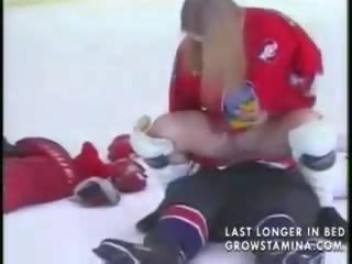 Russisch in een ijs- hockey spelletje