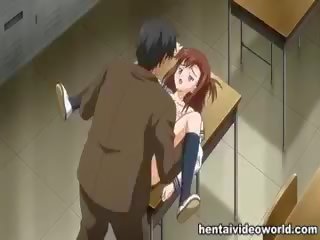 Nevinný anime adolescent v prdeli na the psací stůl