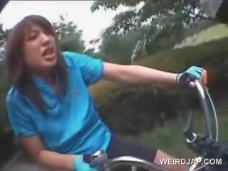 Tenåring japansk jenter dildo knullet mens ridning bikes