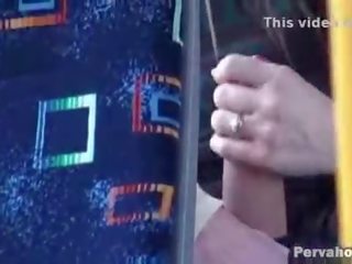 Célula cámara capturas bj en público autobús