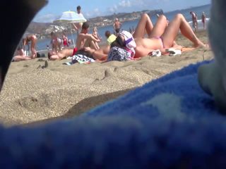 Spionage op superb strand meisjes