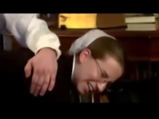 Amish guru spanked lebih beliau knee